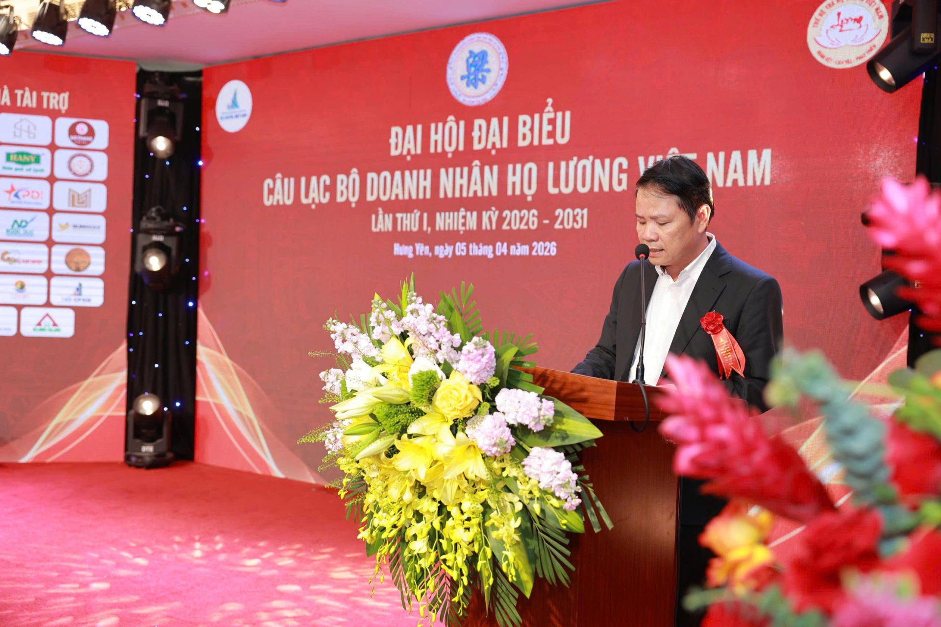 Ông Lương Duy Tân - Chủ tịch Câu lạc bộ Doanh nhân họ Lương khai mạc, trình bày phương hướng nhiệm vụ CLB trong nhiệm kỳ 2026-2031.